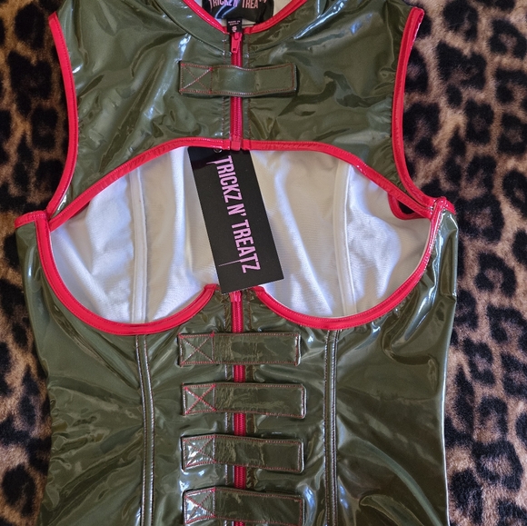 Post Apocalyptic Army Nurse x Dollskill - Picture 2 of 7